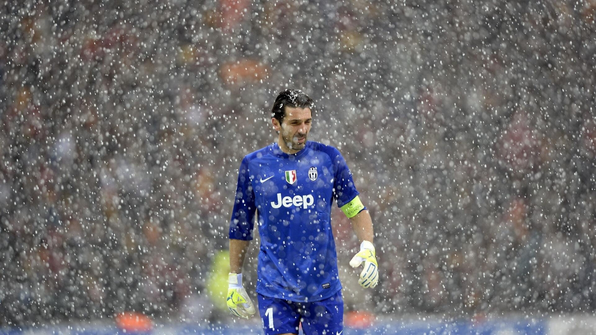 欧冠决赛巅峰对决,皇家马德里加时绝杀利物浦,第15次捧起大耳朵杯